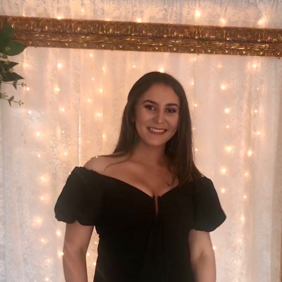 Meet your Posher, Emily - Picture 3 of 3